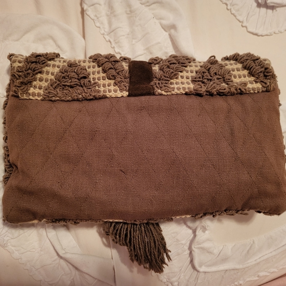 Beautiful neutrals in this clutch! - Picture 3 of 4